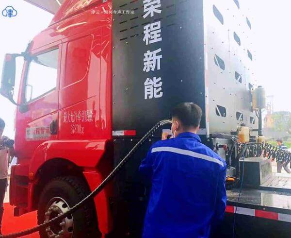 看，氫氣重卡來了！天津貨運零排放示范助力“雙碳”.jpg