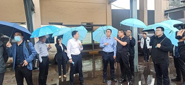 張克軍副廳長帶隊就二氧化碳加氫制甲醇技術(shù)開展實(shí)地調(diào)研.jpg
