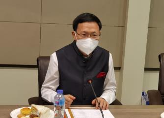 駐卡拉奇總領(lǐng)事李碧建出席中國企業(yè)承包巴基斯坦信德省綠色氫能項(xiàng)目諒解備忘錄簽字儀式.jpg