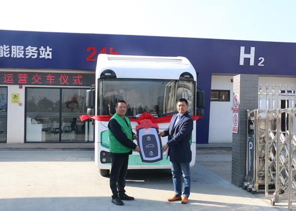 國鴻氫能助力浙江首輛4.5噸燃料電池冷鏈車交付.jpg