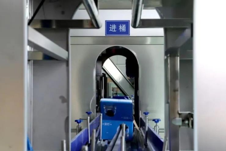 年產(chǎn)50萬桶純凈水150萬袋富氫水建設(shè)項(xiàng)目正在和碩加緊建設(shè)中.jpg