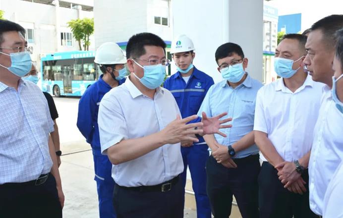 蘇永忠與有關部門負責同志就麗江氫能產業發展存在的問題進行研討
