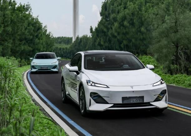 長(zhǎng)安深藍(lán)SL03上市16.89萬起售，氫電版69.99萬元！