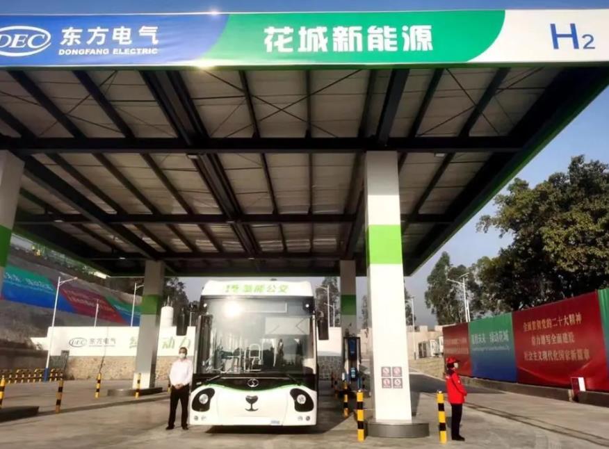 氫能公交車上線！攀枝花市首批10輛氫能公交車投運(yùn).jpg