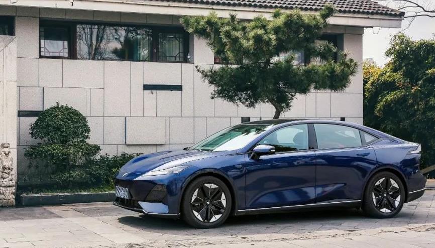 深藍汽車榮獲2022年企業標準“領跑者”證書！.jpg