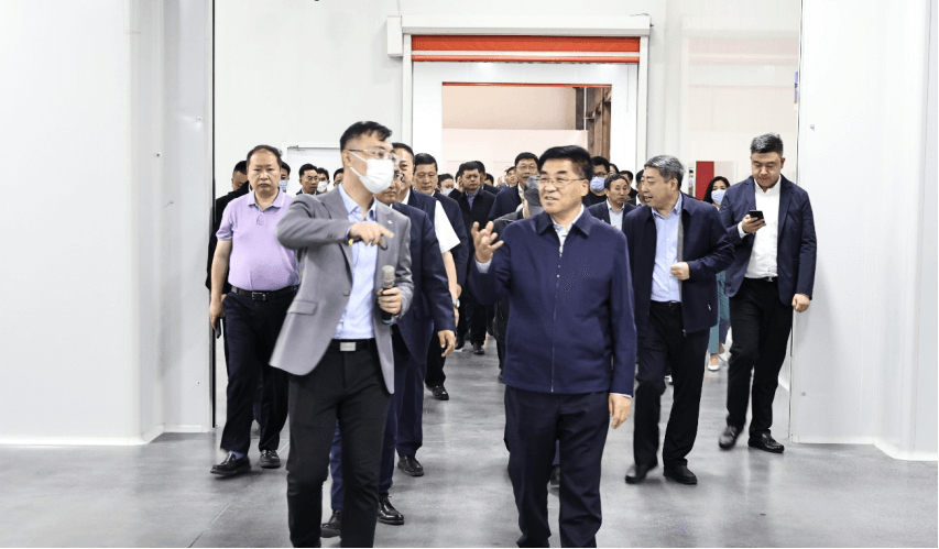 長春市人大常委會黨組書記、主任王忠厚調(diào)研國氫科技長春綠動(dòng).png
